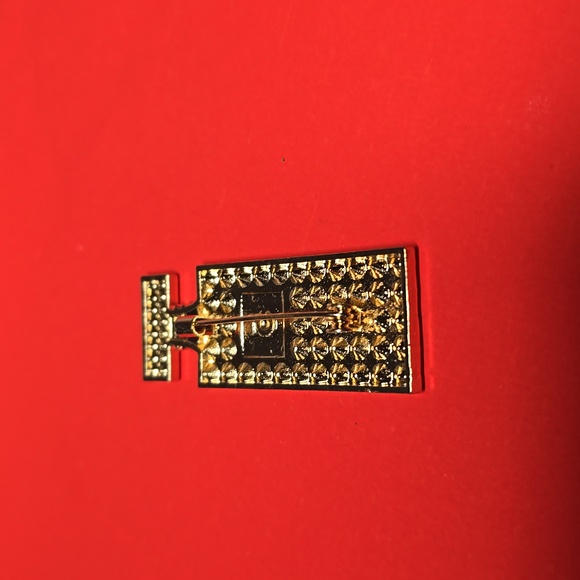 Elegant Gold and Silver Crystal Brooch - Picture 3 of 4